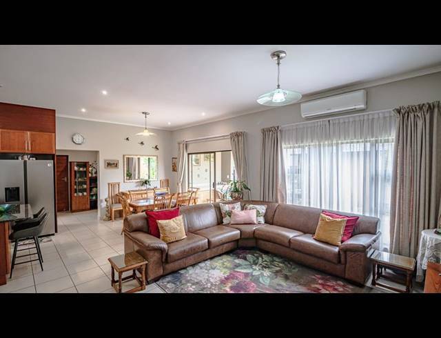 2 BEDROOM SIMPLEX FOR SALE IN RETIRE AT MIDSTREAM